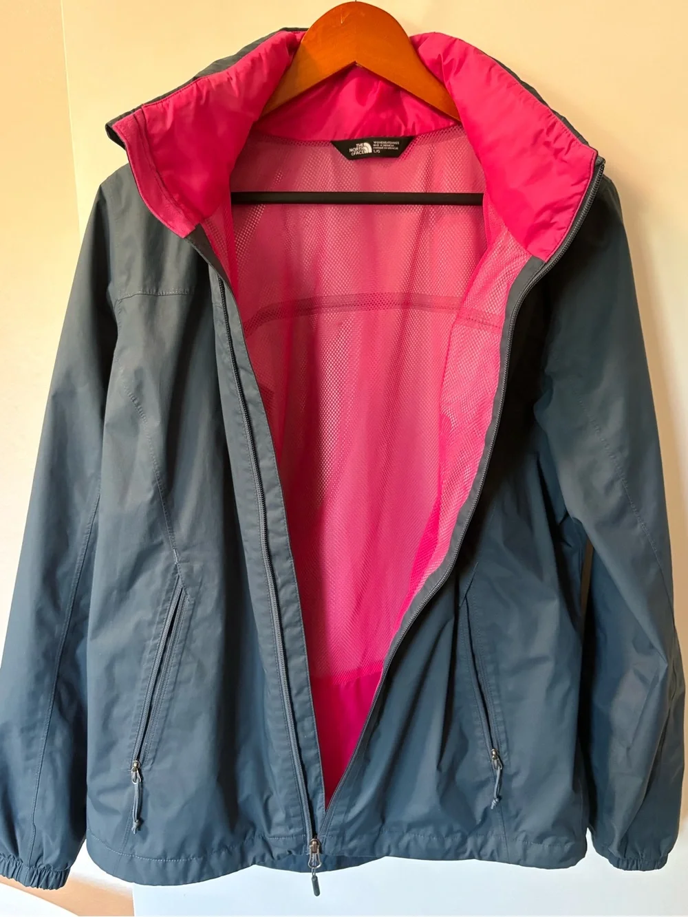 The North Face Women’s L Lightweight Hooded Rain Jacket Gray Pink Mesh